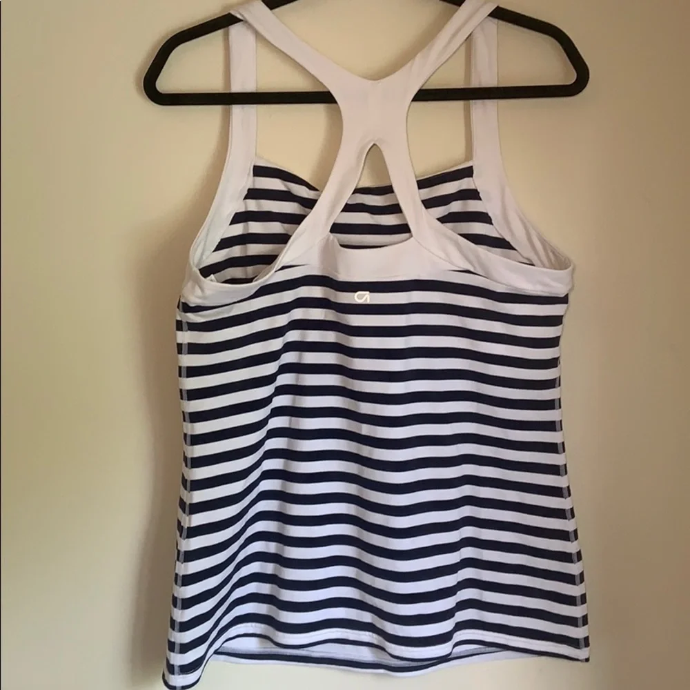 Gap Workout Top - Picture 2 of 7